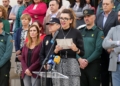 WhatsApp Image 2024 11 28 at 12.54.04 1 Minuto de silencio en Delegación por el asesinato machista de una mujer de 15 años en Alicante