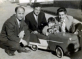 con sus primer coche De Nador al Ramix 32