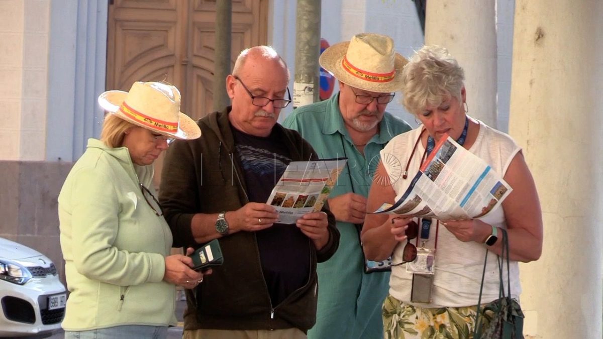 crucero e1731432201658 Más de 650 turistas desembarcan en Melilla en el duodécimo crucero del año