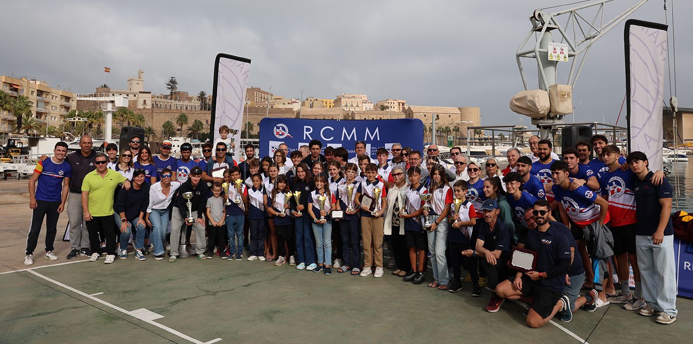 foto de familia El Trofeo Pinori de vela llega a su final