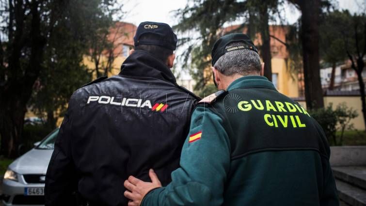 guardia civil y policia nacional La AUGC critica que el Gobierno destine 80 millones a Cataluña, País Vasco y Navarra para pagar la pensión a sus policías autonómicos