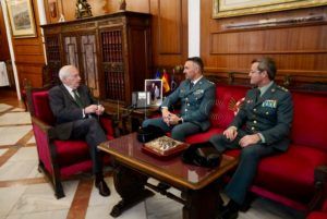 imbroda y jefe guardia civil Moh recibe al nuevo jefe de la Comandancia de la Guardia Civil de Melilla
