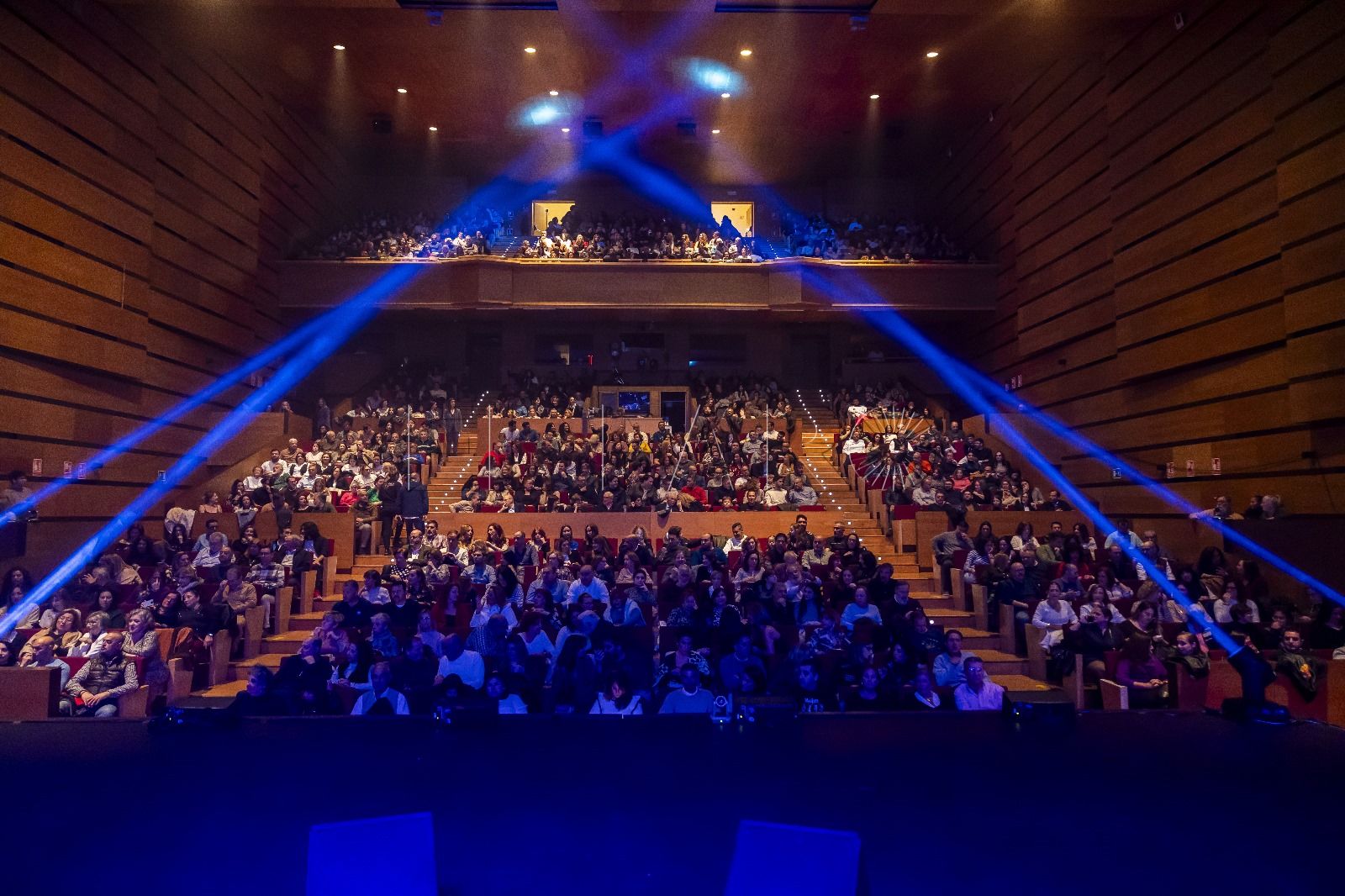 kursaal interior con publico Casi 500 entradas vendidas para el concierto benéfico por los damnificados por la DANA