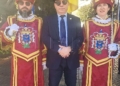 01 JuanjoFlorensa junto a los maceros de Melilla Gloria y Andres Los Maceros del Ayuntamiento de Melilla