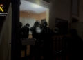 1 2 1 La Guardia Civil desarticula una organización criminal con un arma de guerra