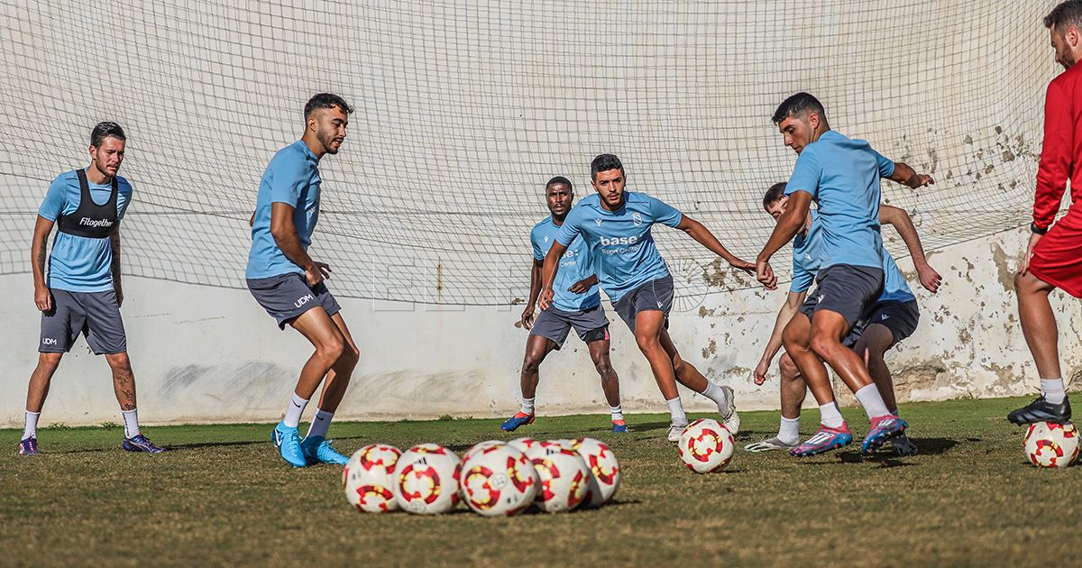 113122213223 La UD Melilla vuelve al trabajo diario