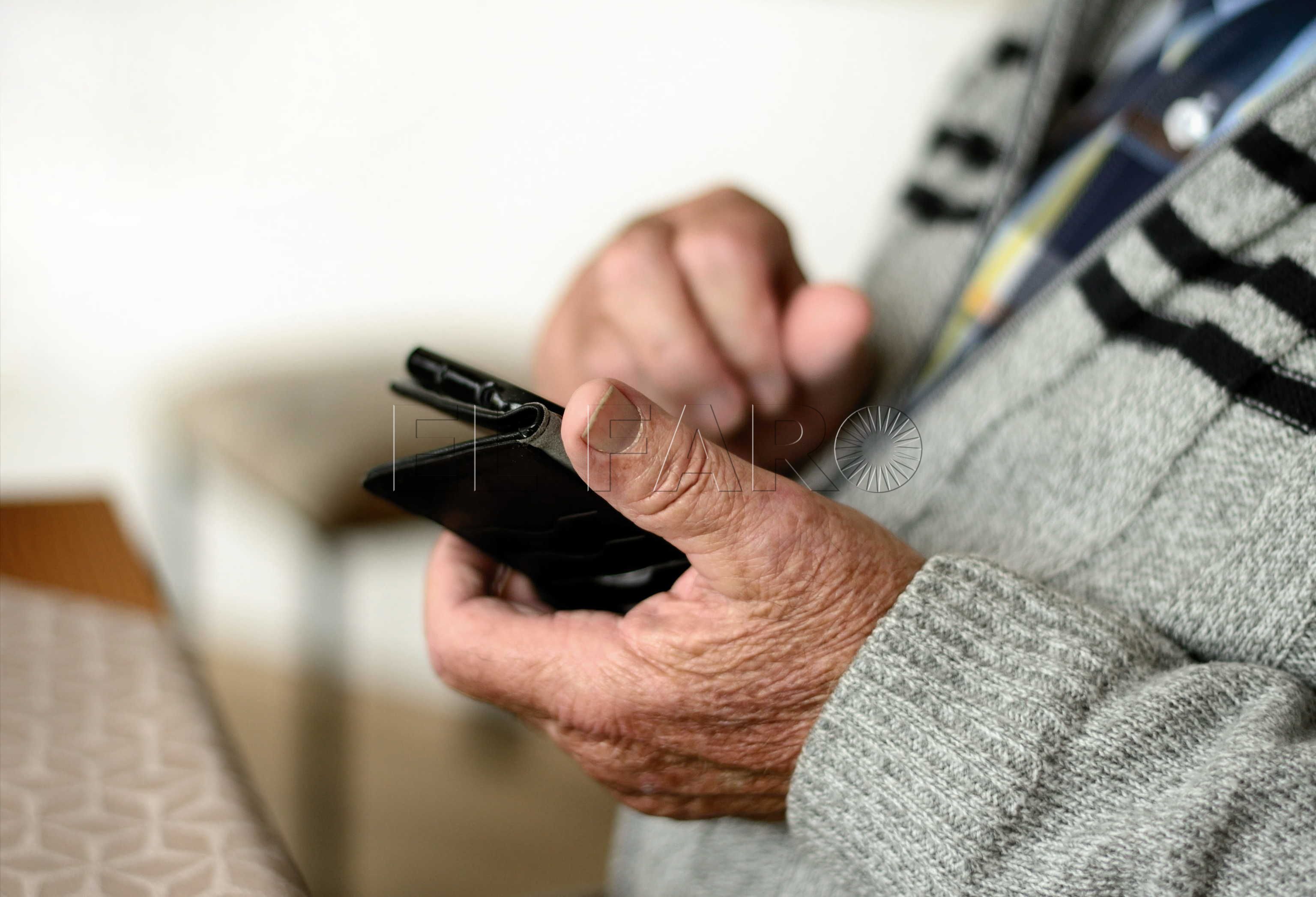 16333411637355 La brecha digital en mayores de 70 Años: Un desafío para la conexión social