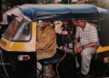 En un rickshaw en Pune India Ramesh Ramchand, 'El indio' en La Salle y 'El español' en la India