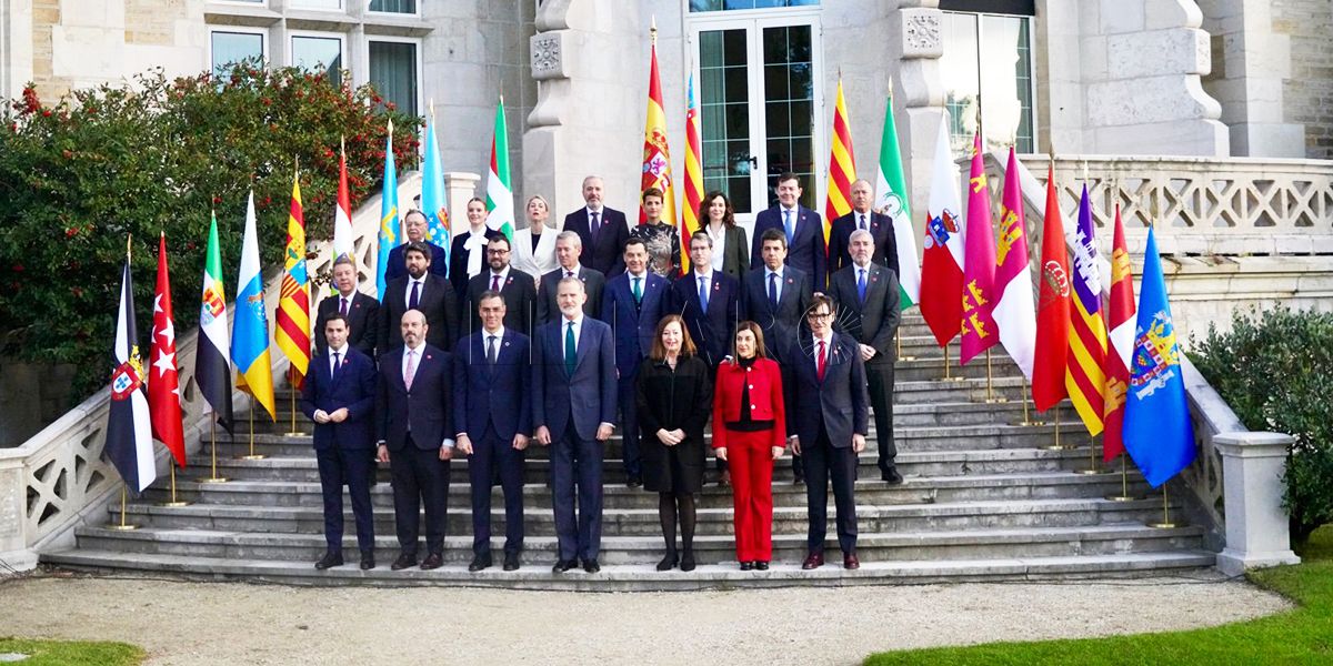 Encuentro "Pedro Sánchez no tiene prevista ninguna política de inmigración. Lo suyo es improvisar"