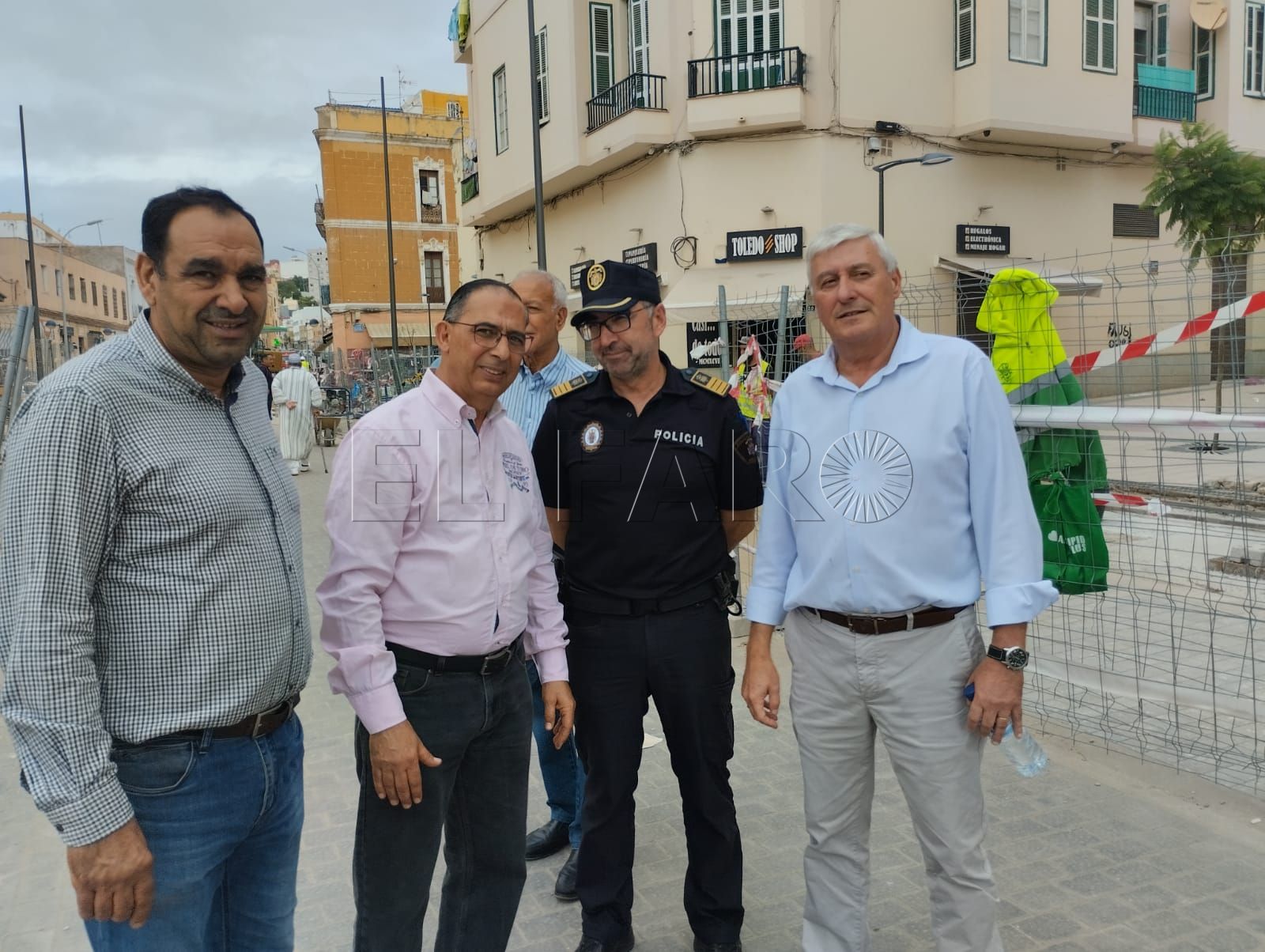 F9di ZkW0AAwdce La difícil situación de los comerciantes por las obras en la calle García Cabrelles