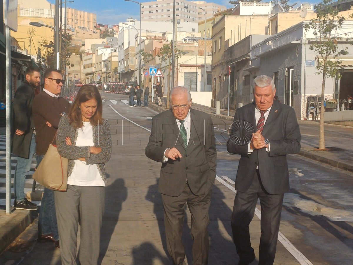 Imbroda obras e1734613962813 García Cabrelles vuelve a abrir al tráfico en su totalidad