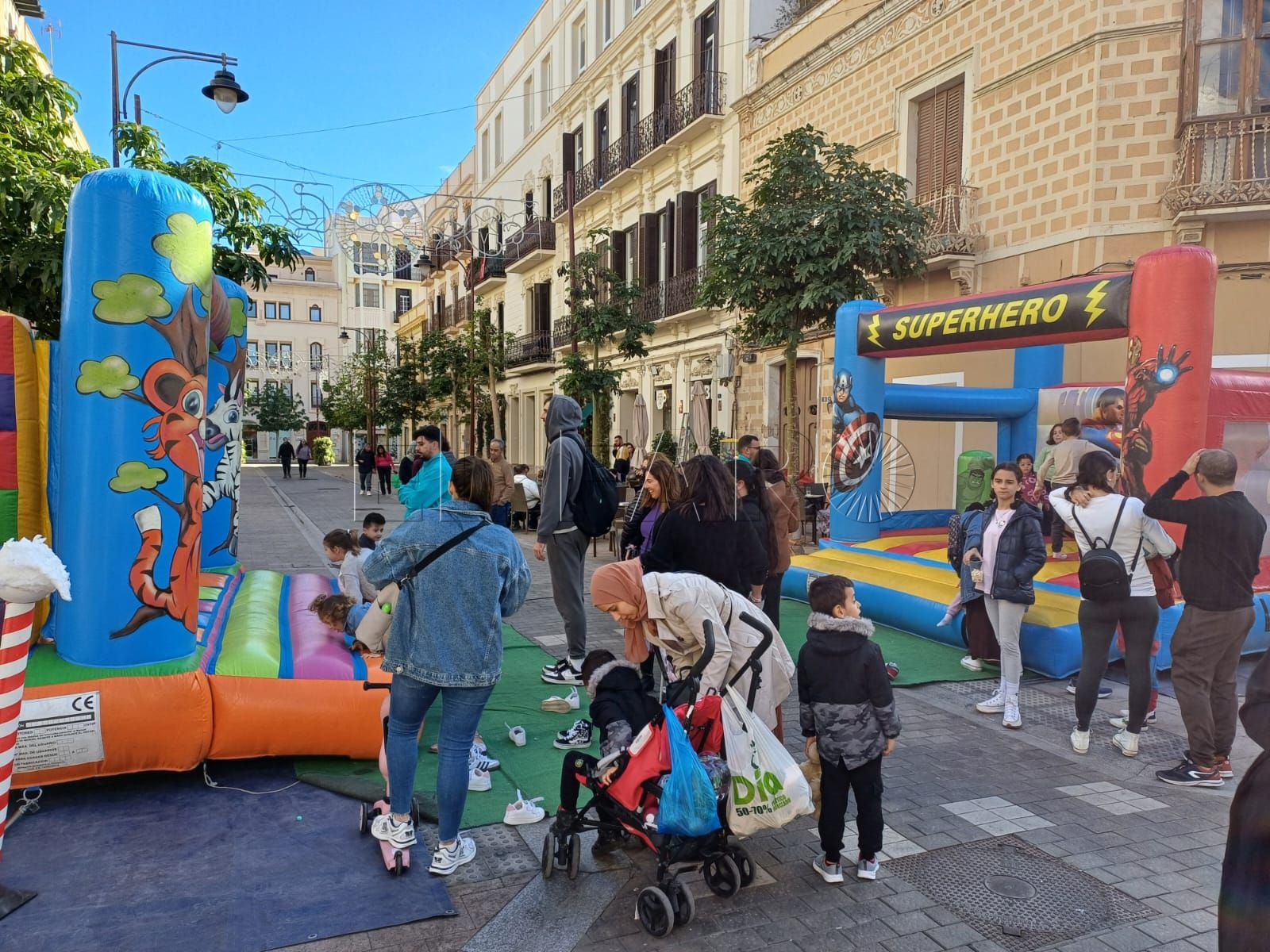 WhatsApp Image 2024 12 09 at 12.49.39 La asociación Zona Centro da comienzo al programa “Mágicas Navidades”