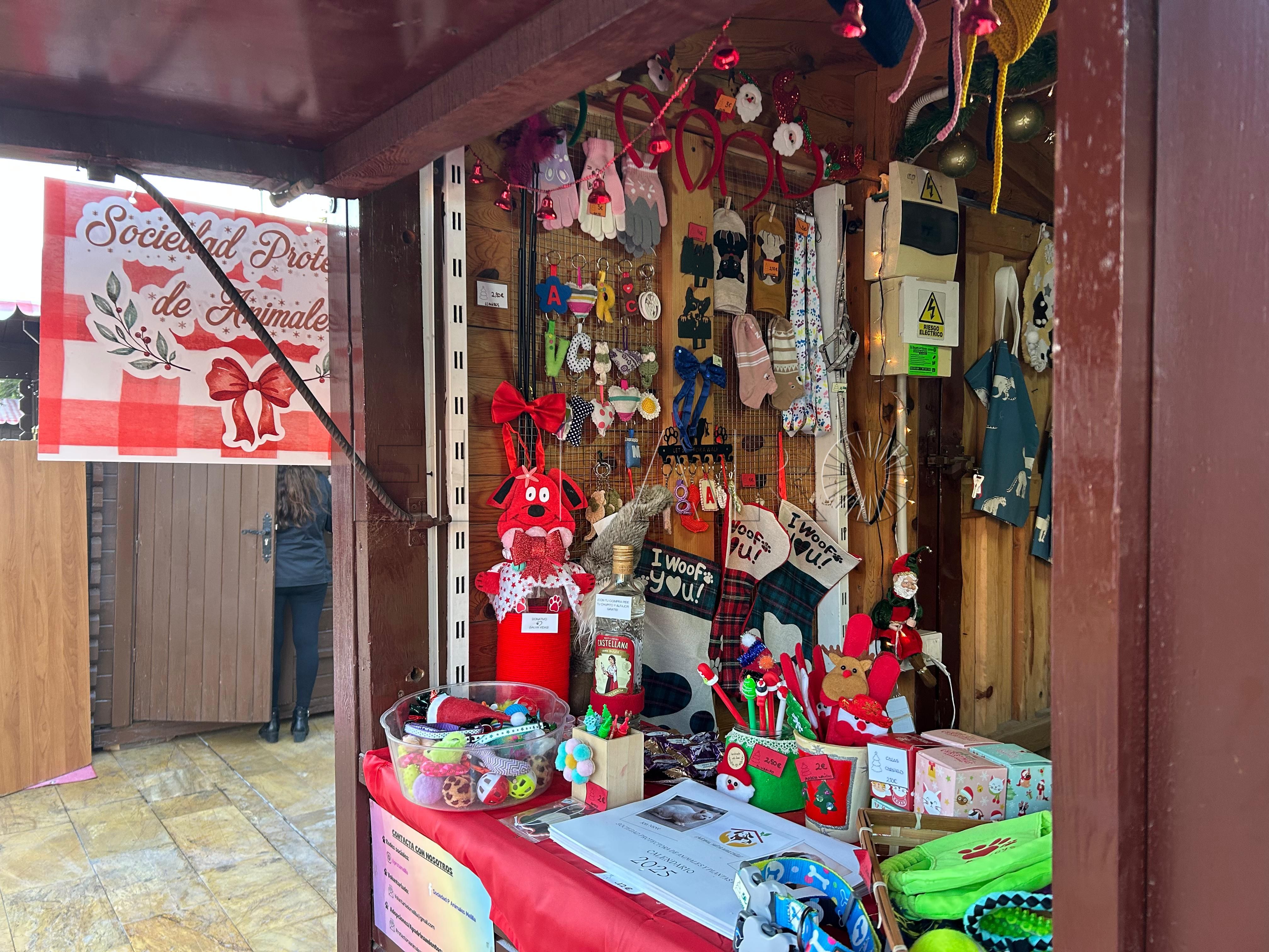 WhatsApp Image 2024 12 12 at 18.56.55 La Sociedad Protectora de Animales de Melilla monta un puesto navideño para recaudar fondos