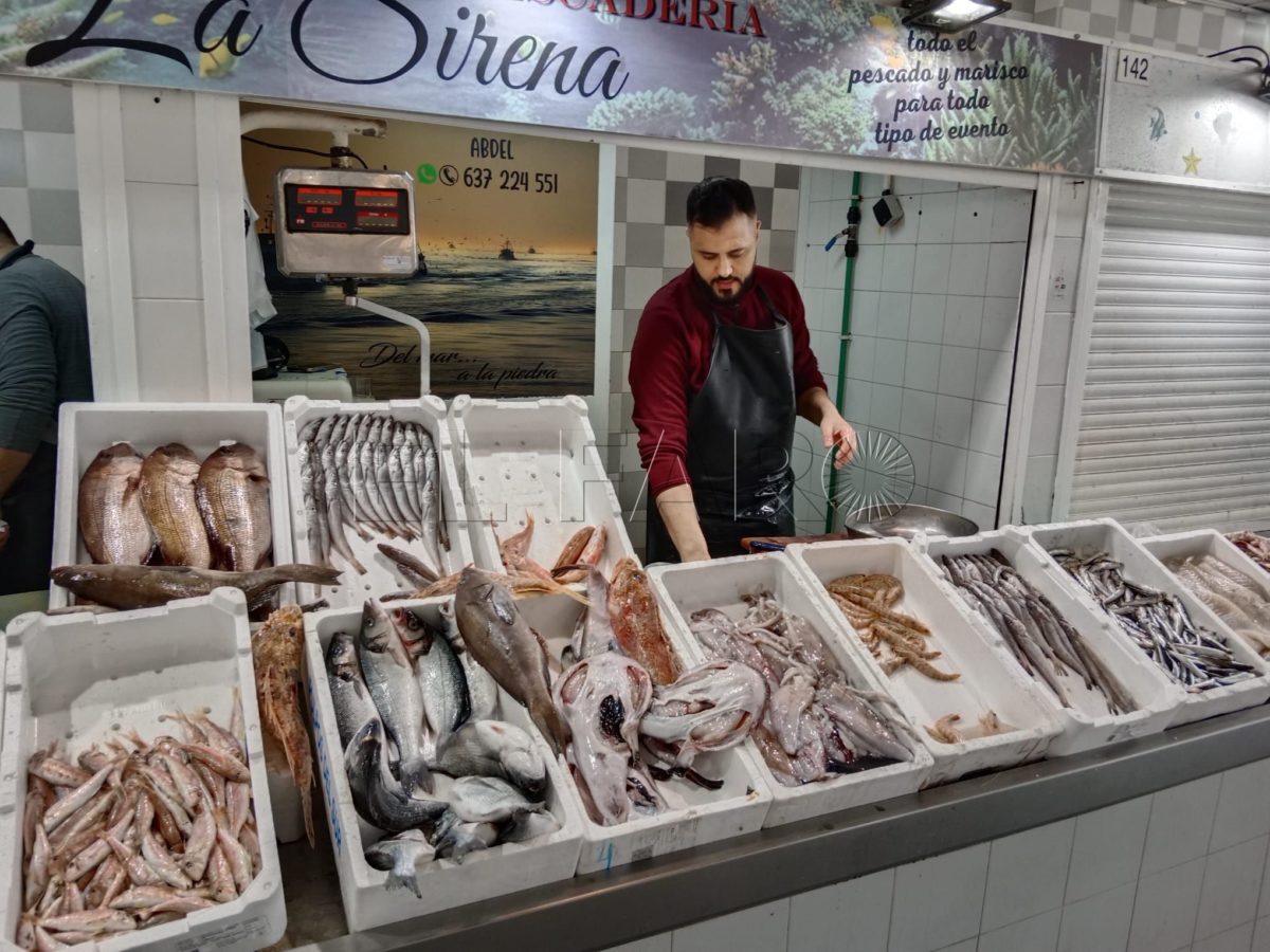 WhatsApp Image 2024 12 26 at 13.40.02 2 e1735216989332 Los comerciantes del Mercado Central bajan los precios para Nochevieja, pero siguen sin clientes