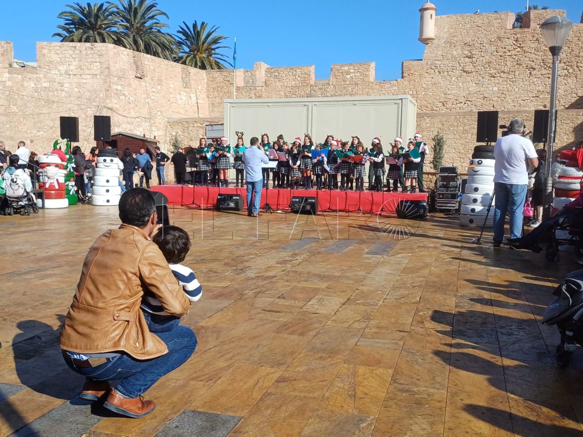 d9e225da 1627 4ef0 8acf 9070dc7fe750 e1734202525314 Más de un centenar de personas llenan Melilla de villancicos, antesala de la programación navideña
