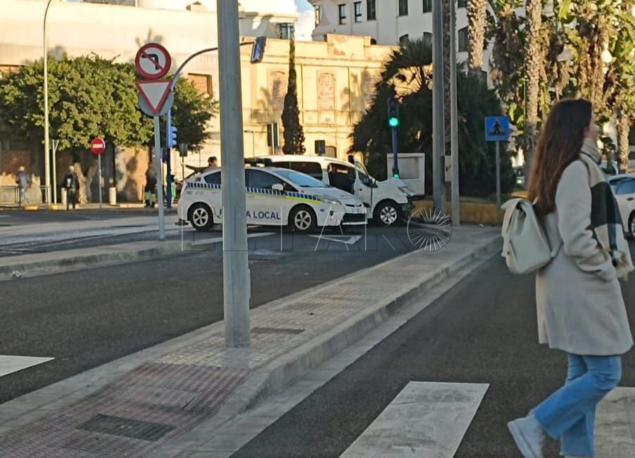 eb1ebaa5 fdcf 419f ac76 e08810e9b89e Un conductor sufre un desvanecimiento y choca su vehículo contra una farola bajo el puente del mineral