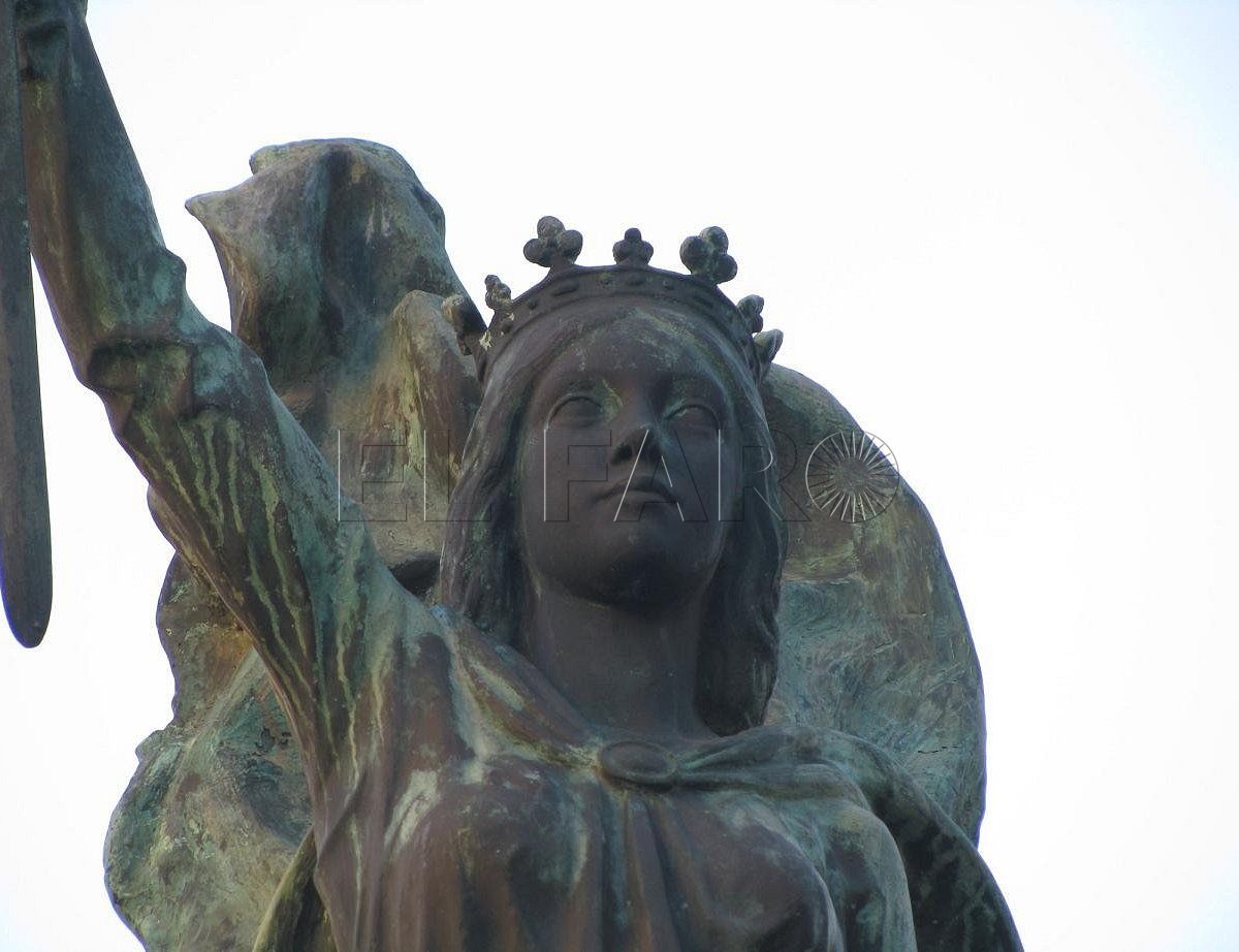 estatua de isabel la Isabel, una mente clara en tiempos confusos