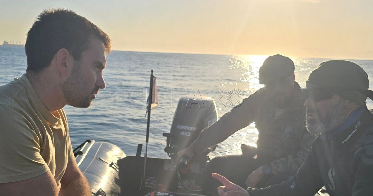 La Unidad de Buceo de Cádiz de la Armada neutraliza tres artefactos cerca del puerto de Melilla