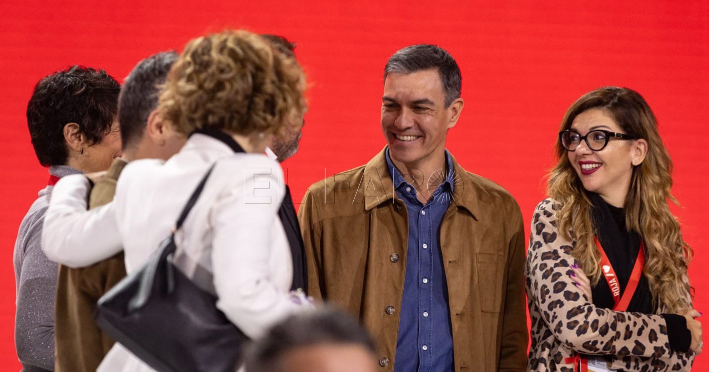 pedro sanchez y sabrina moh recorte Sabrina Moh, reelegida en la Ejecutiva Federal de Pedro Sánchez