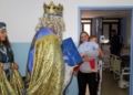 20250105 Reyes Magos Hospital 03 recorte Los Reyes Magos entregan regalos a siete niños en el Hospital Comarcal