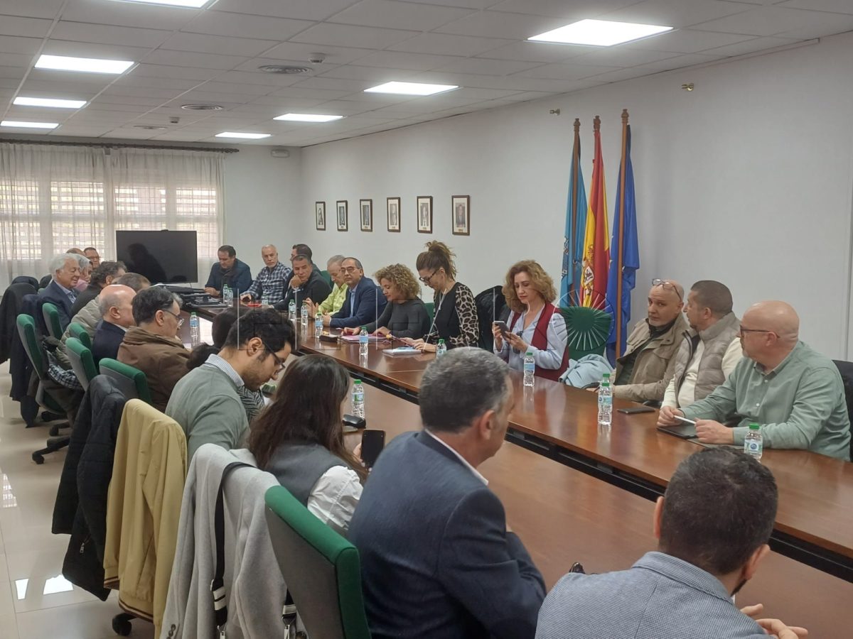 Reunión delegada-empresarios
