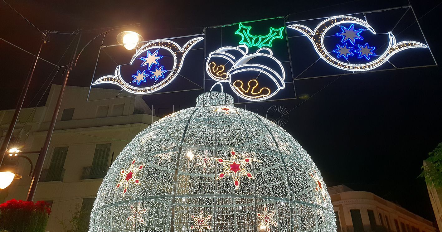 Luces de Navidad en Melilla recorte La coincidencia de fiestas religiosas en 2025: Una particular armonía en Melilla
