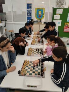 WhatsApp Image 2025 01 16 at 15.19.57 Mensajeros de la Paz realiza un taller de ajedrez esta semana en el CEIP Mediterráneo