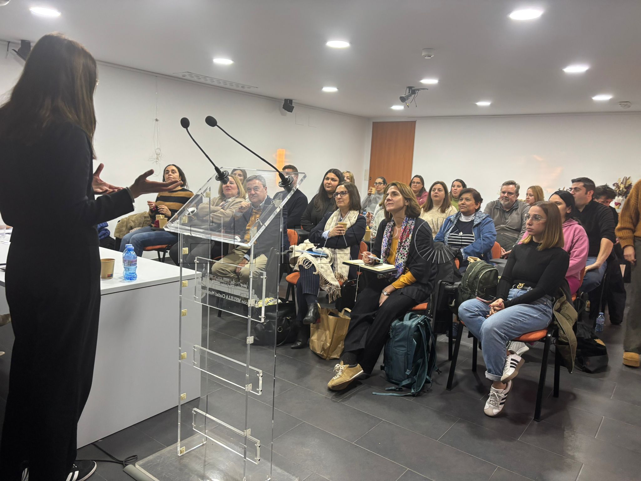 charla acnur Hay más violencia sexual en los centros de menores que en otros entornos, según ACNUR