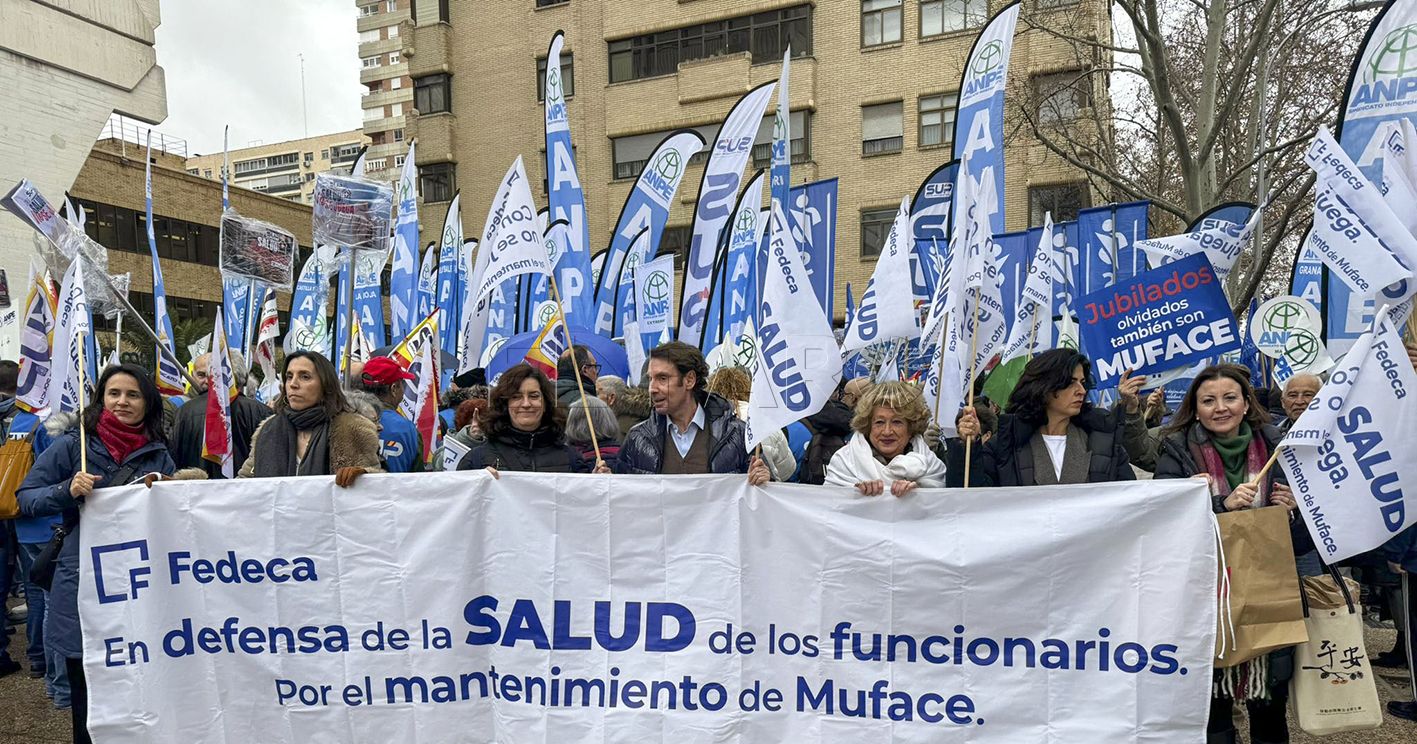 MADRID, 22/01/2025.- Varios sindicatos de funcionarios han reclamado este miércoles ante la sede de Muface en Madrid una solución urgente ante la situación de la licitación de la asistencia sanitaria, que cubre a 1,5 millones de mutualistas.  EFE/FEDEPA/SOLO USO EDITORIAL/SOLO DISPONIBLE PARA ILUSTRAR LA NOTICIA QUE ACOMPAÑA (CRÉDITO OBLIGATORIO)