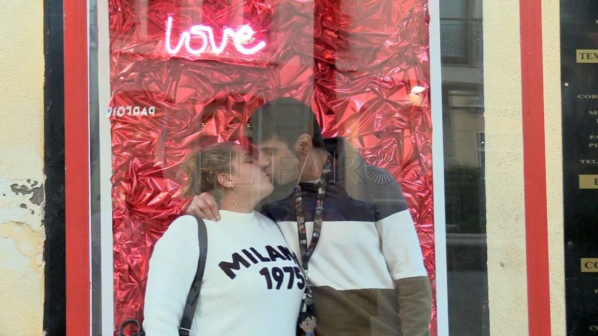 16b2defe 12d8 46b7 afac 3e6d5a60a012 e1739558344148 Zona Centro llena de amor las calles de Melilla por San Valentín