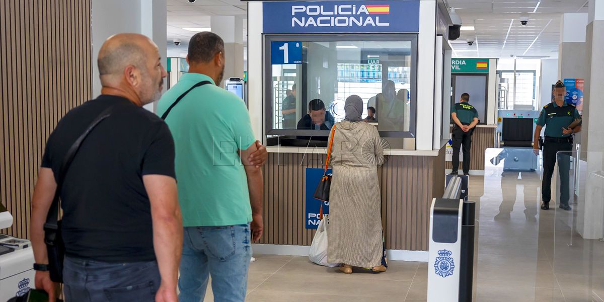 Frontera WEB Un ciudadano español denuncia que Marruecos lo mantuvo "retenido" durante media hora en la frontera