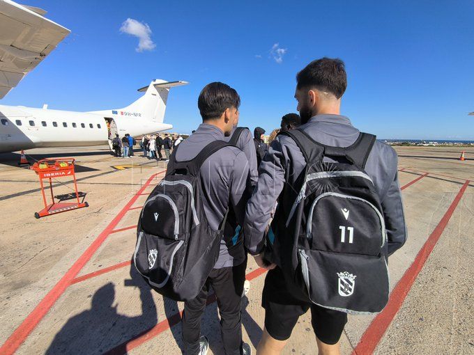 GitMGCIXkAAy2KH Duelo intenso del Melilla ante el Cacereño
