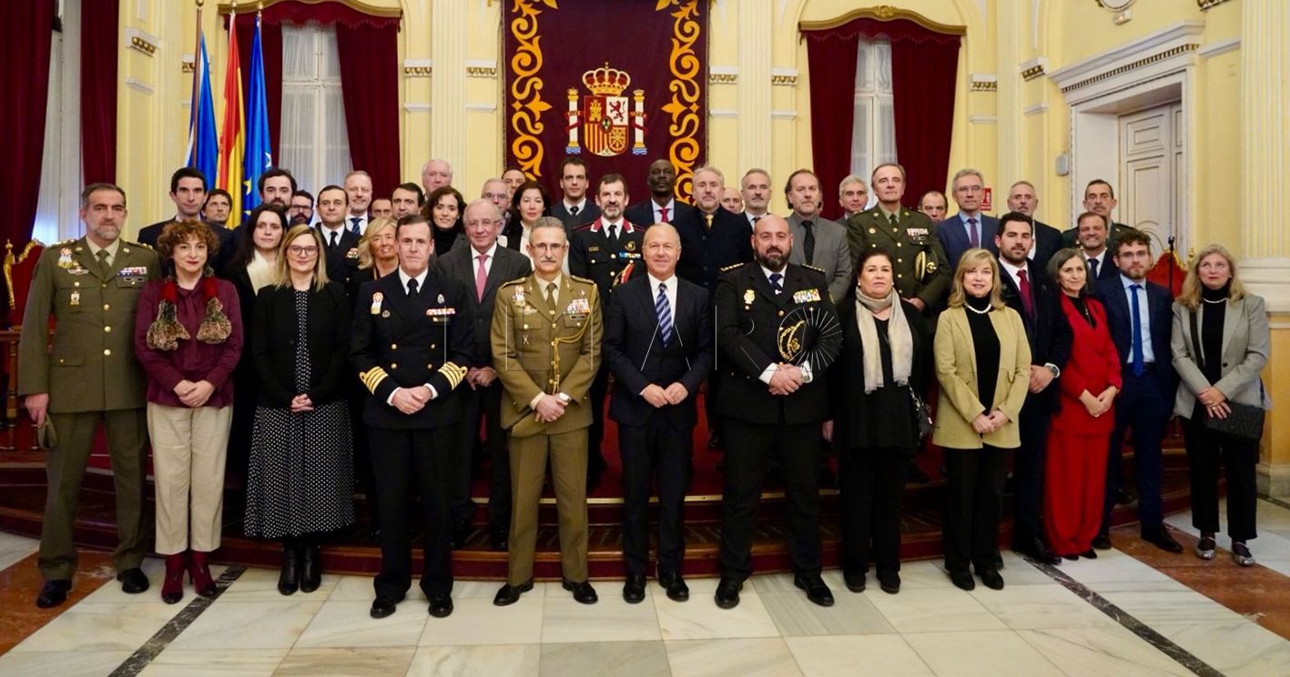 WhatsApp Image 2025 02 03 at 18.35.05 recorte Marín recibe a los alumnos del LII Curso de Defensa Nacional de la Comgemel