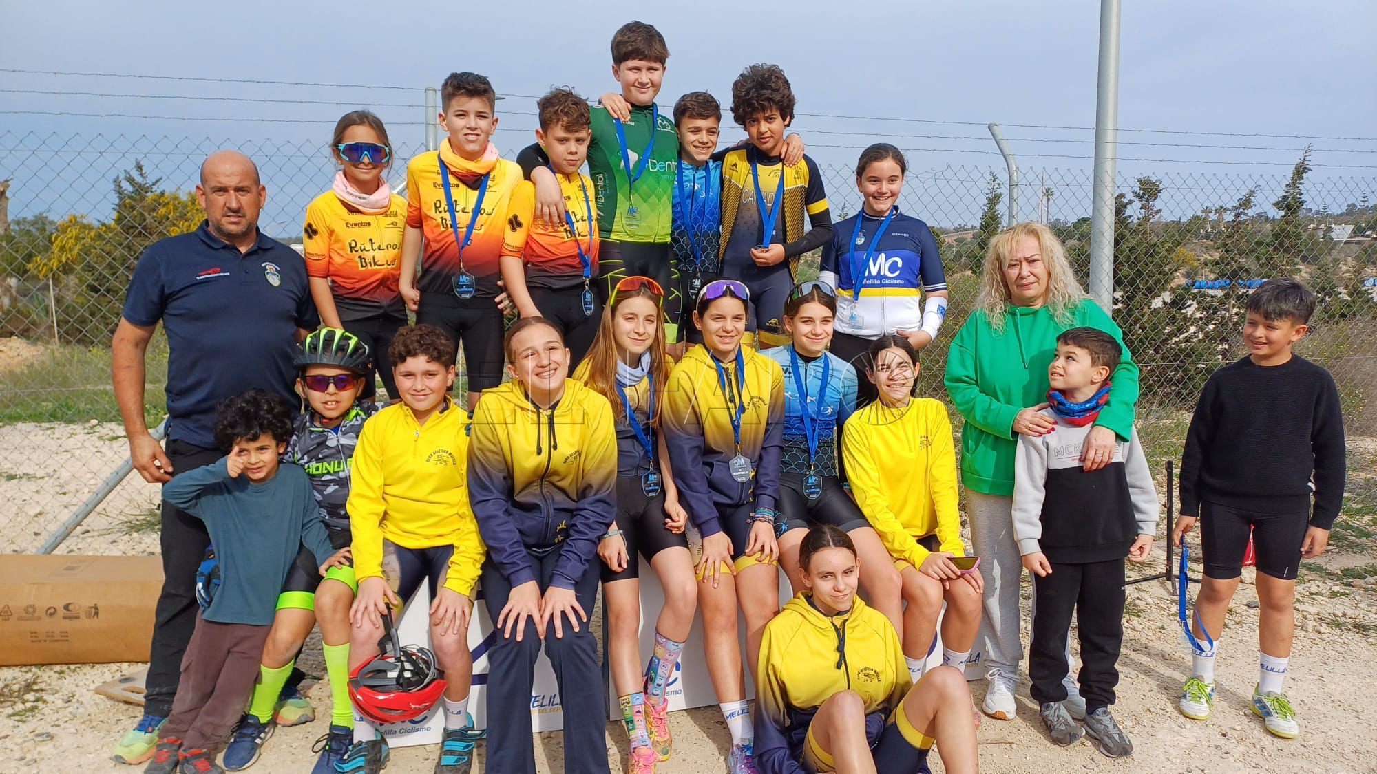 grupo menores Luismi Ruiz y Blanca Bautista, ganadores el VI Memorial Julio César Flores de ciclismo de montaña