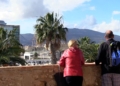 turistas 3 Unos 500 turistas arrancan la temporada de cruceros de 2025 en Melilla