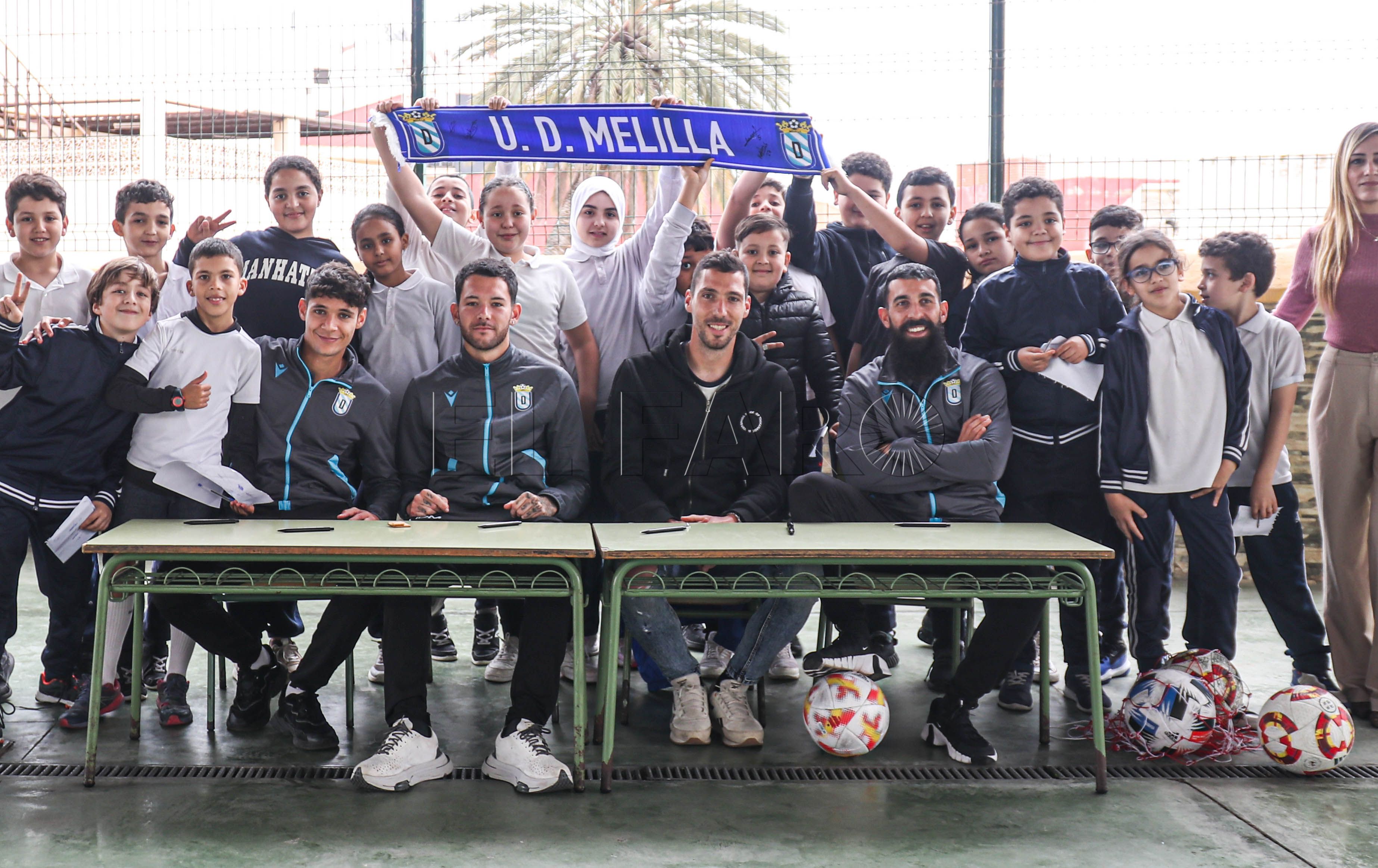 12212 El CEIP Mediterráneo recibe la visita de la UD Melilla