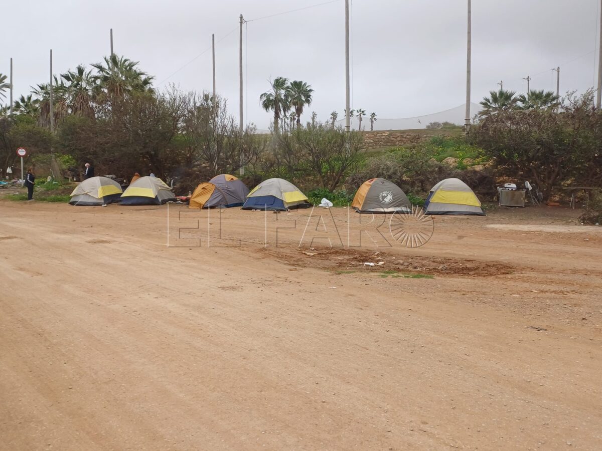 Abandono a las puertas del CETI, el calvario de los solicitantes de asilo
