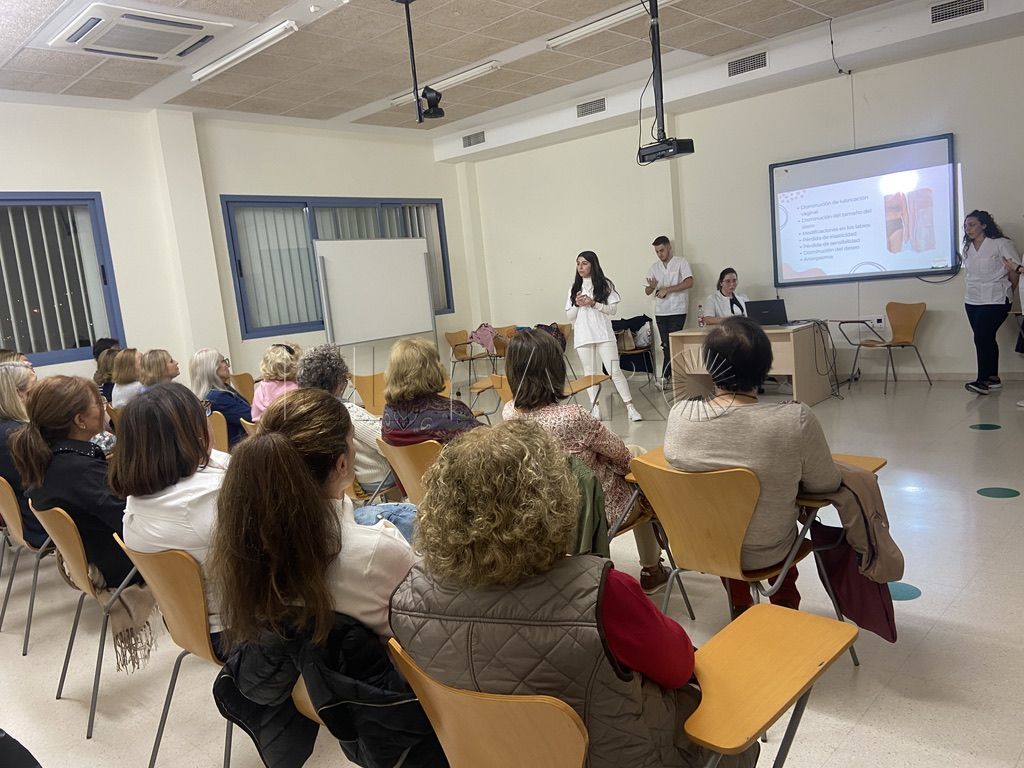 ugr mayores Carmen Enríquez: "El balance del curso es bastante positivo, vamos según la planificación establecida"
